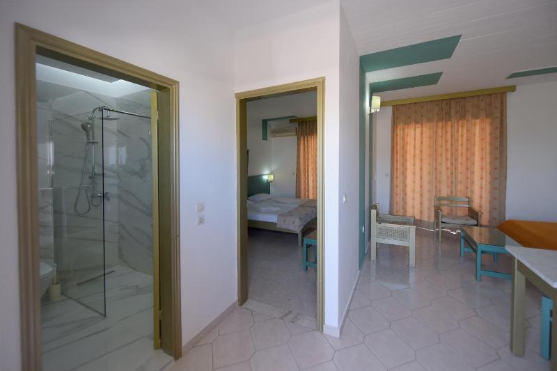 Trianta Hotel Apartments - image 11