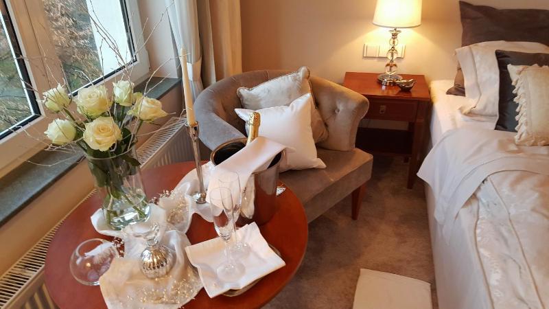 Double Room image 2