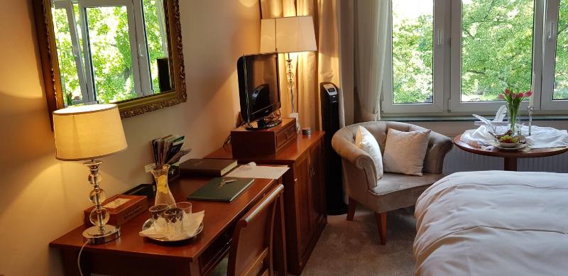 Double Room image 3