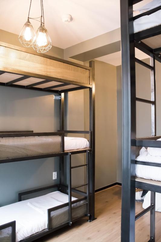 Bed in 15-Bed Mixed Dormitory Room with Bathroom image 1