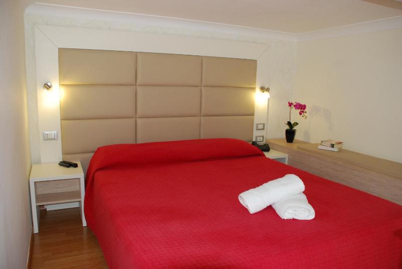Comfort Twin Room image 4