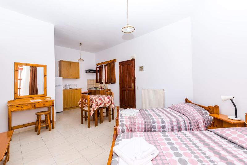 One-Bedroom Apartment image 3