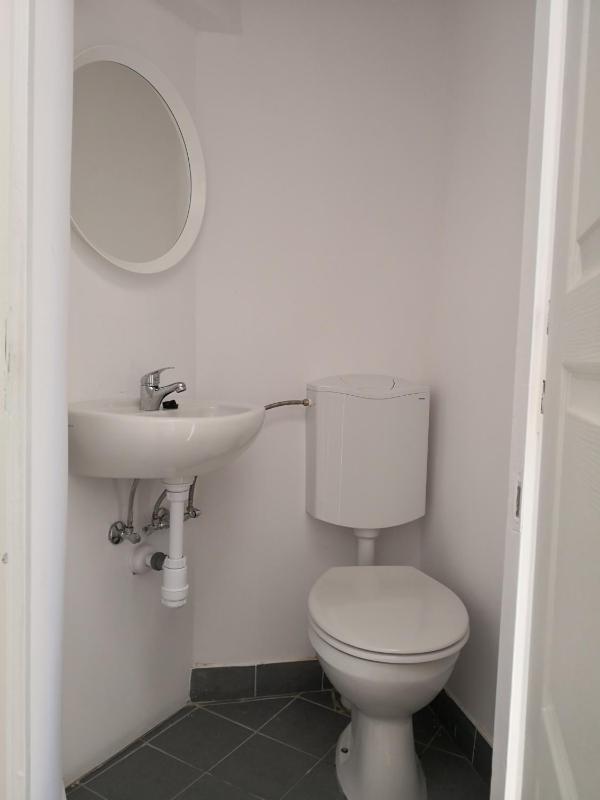 One-Bedroom Apartment - Attic image 4