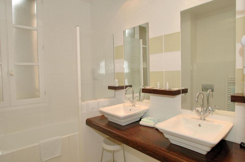 Comfort Plus Double Room image 3