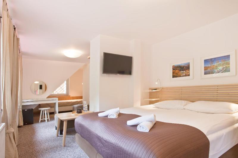 Standard Triple Room image 3