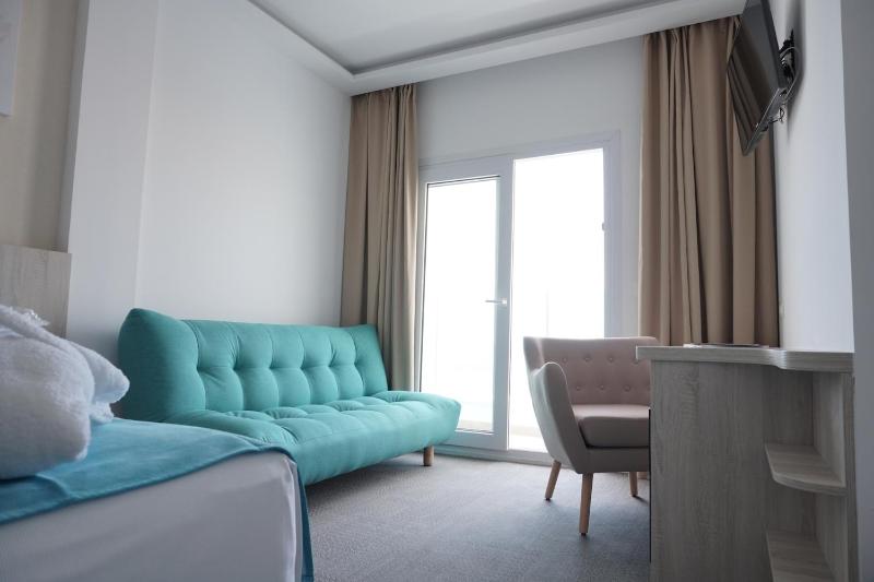 Deluxe Double Room with Sea View image 3