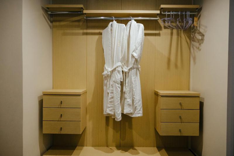 Exclusive Suite (1-4 Adults) with Private Terrace image 4