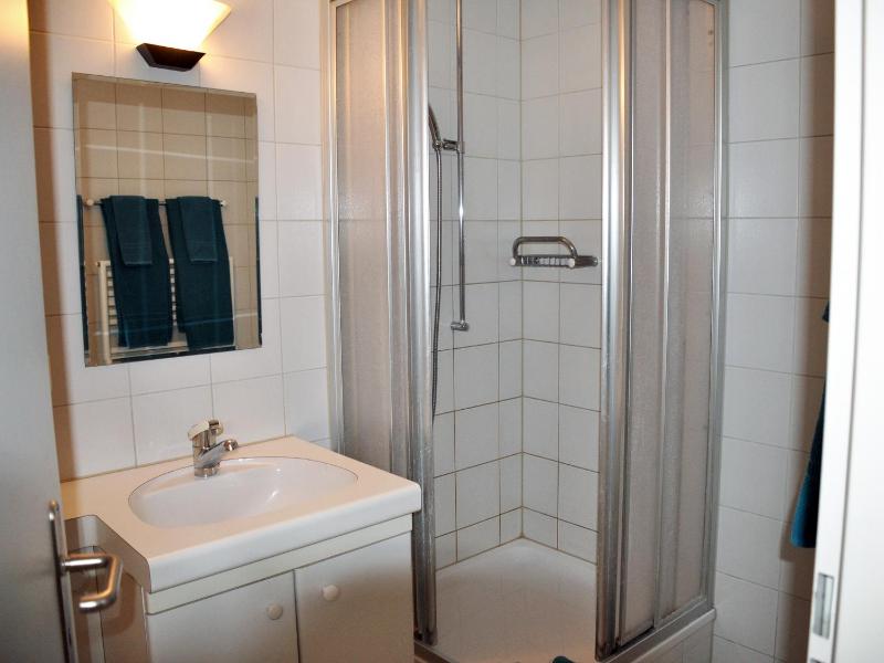 Standard Twin Room image 2