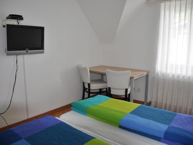 Standard Twin Room image 3