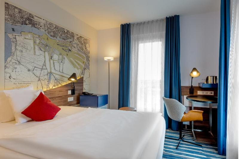 Superior King Room image 2