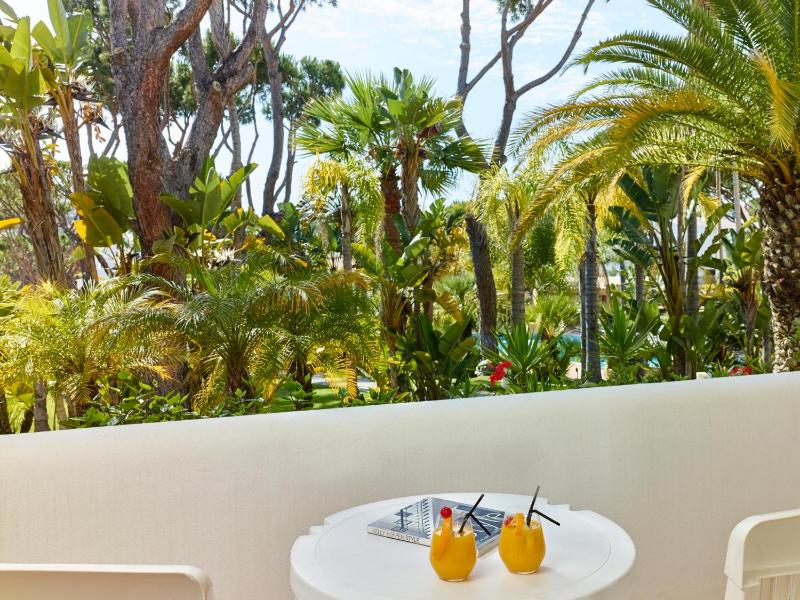 Double Room with Garden View image 3