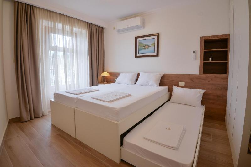 Studio Apartment with Sea View image 2