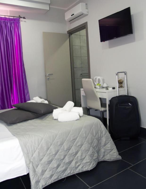 Standard Double or Twin Room image 3