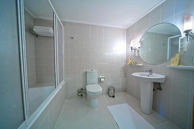 Family Room image 2