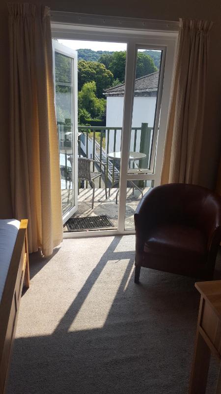 Double Room with Balcony image 2