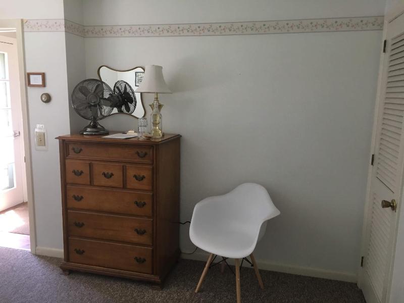 Queen Room image 2