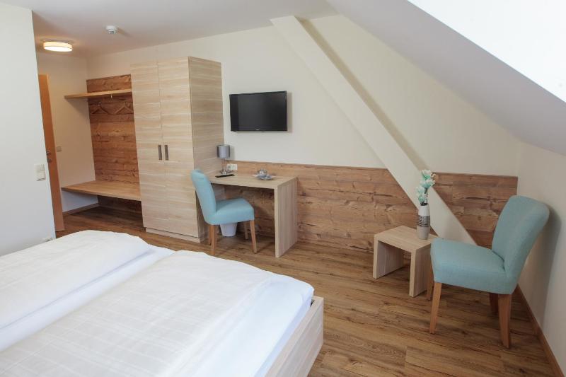 Double Room image 3