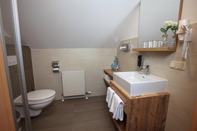 Triple Room with Balcony image 2