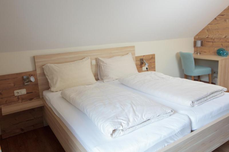 Triple Room with Balcony image 4