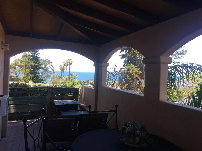 Premier King Room with Ocean View image 2