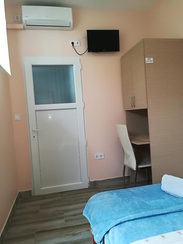 Economy Double Room image 3