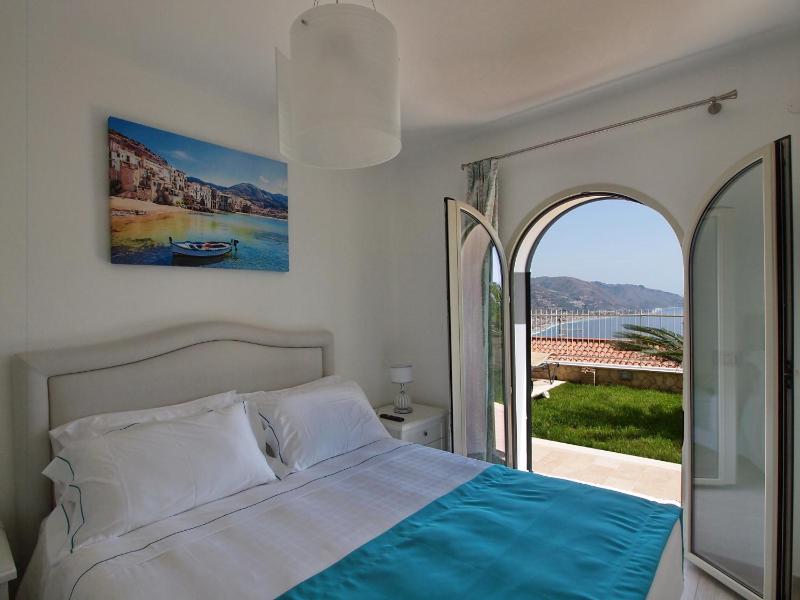 Villa with Sea View image 2