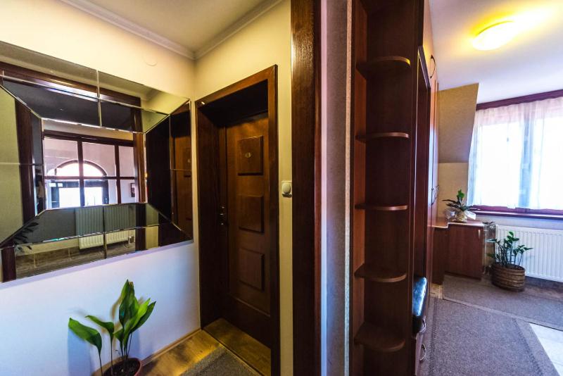 One-Bedroom Apartment image 2