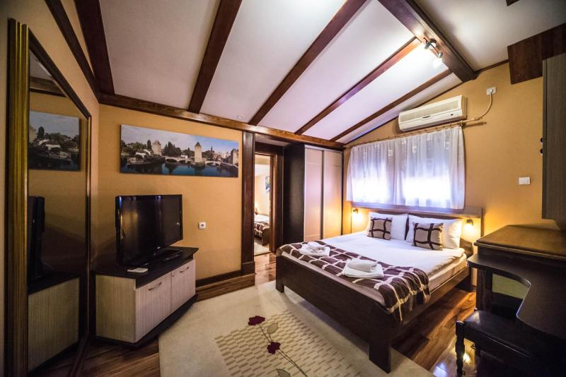 One-Bedroom Apartment image 3
