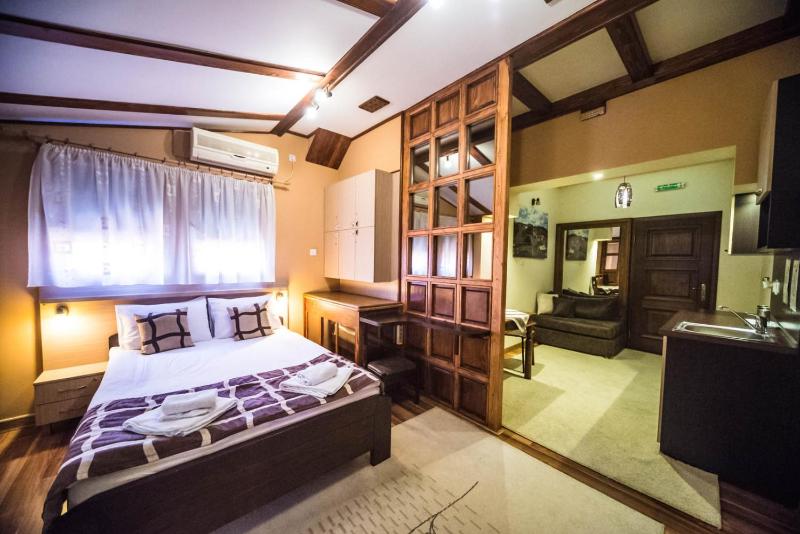 One-Bedroom Apartment image 4