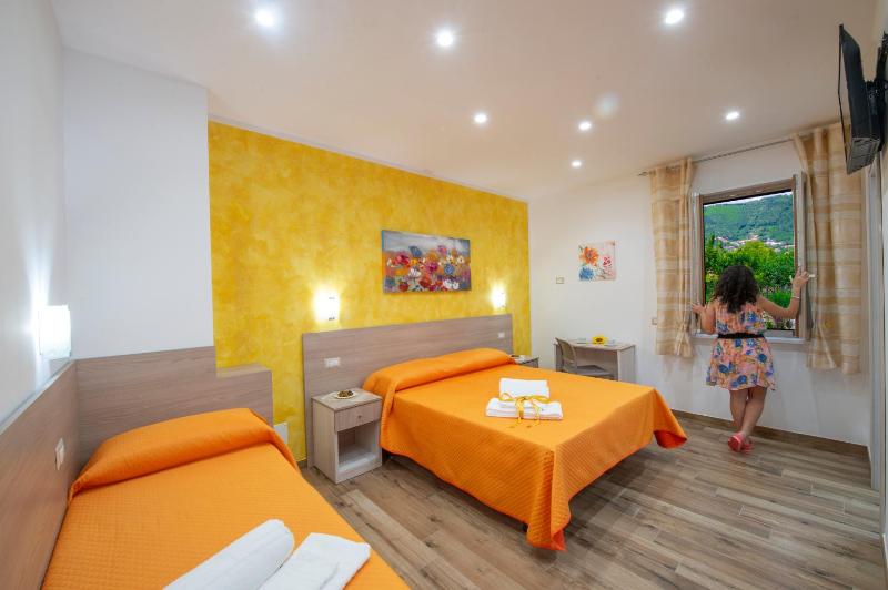 Quadruple Room image 4