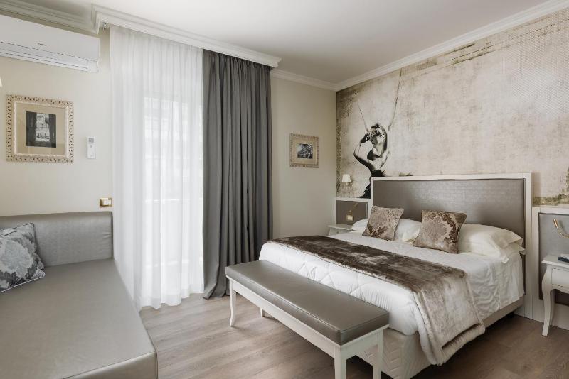 Double Room with Side Sea View image 1