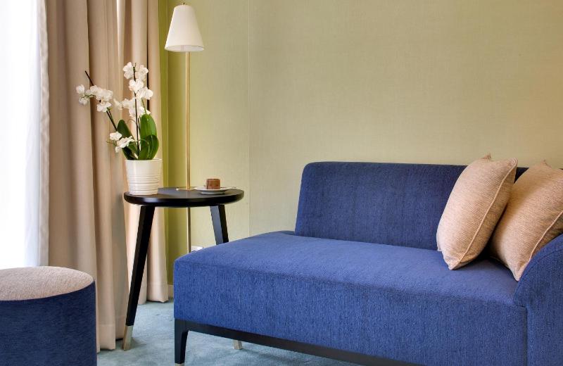 Eiffel Tower Suite image 3