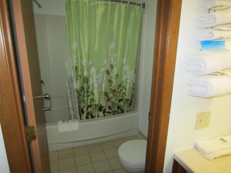 Queen Room with Two Queen Beds - Smoking image 3