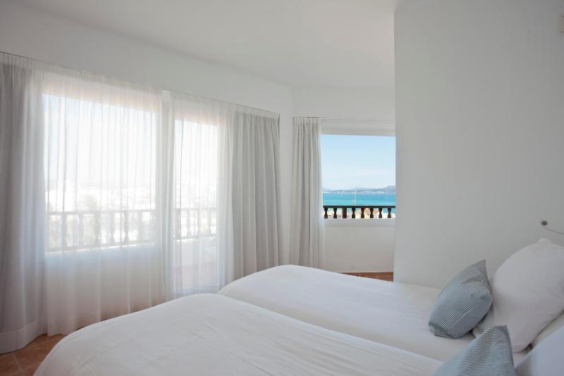 Single Room image 2
