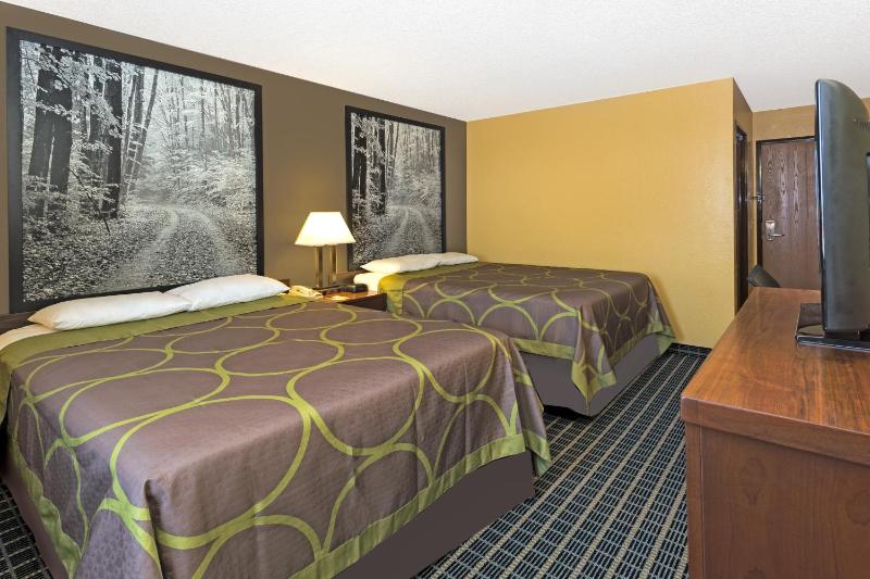 Queen Room with Two Queen Beds - Non-Smoking image 4