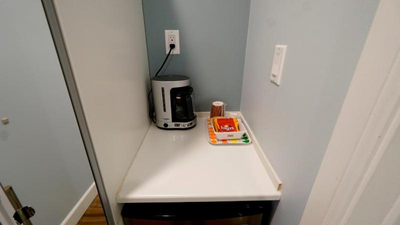 Deluxe King Room image 3