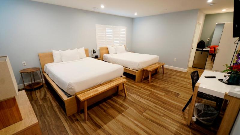 Queen Room with Two Queen Beds image 2