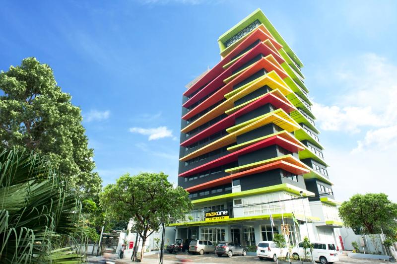 MaxOneHotels at Dharmahusada Surabaya - image 1