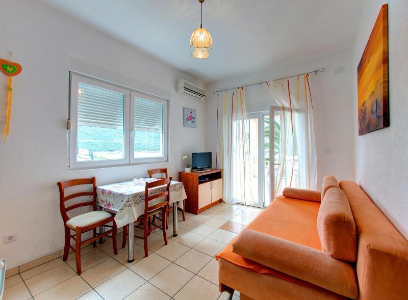 One-Bedroom Apartment with Sea View image 2