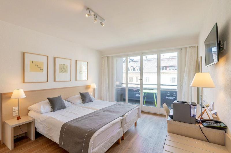 Double Room with Balcony image 3