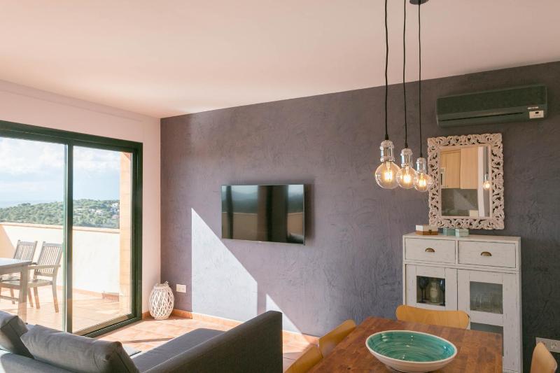 2 bedroom apartment close to the center of Begur. Terrace and panoramic sea views Ref:H41 - image 20