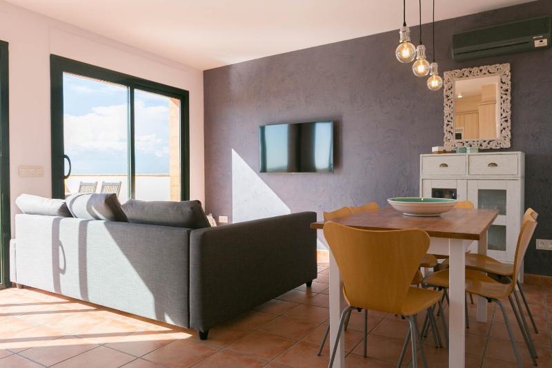 2 bedroom apartment close to the center of Begur. Terrace and panoramic sea views Ref:H41 - image 7