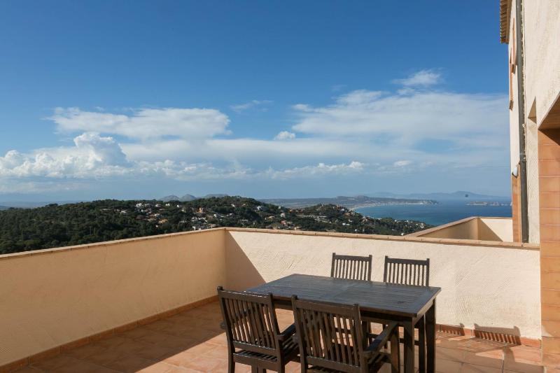 2 bedroom apartment close to the center of Begur. Terrace and panoramic sea views Ref:H41 - image 21