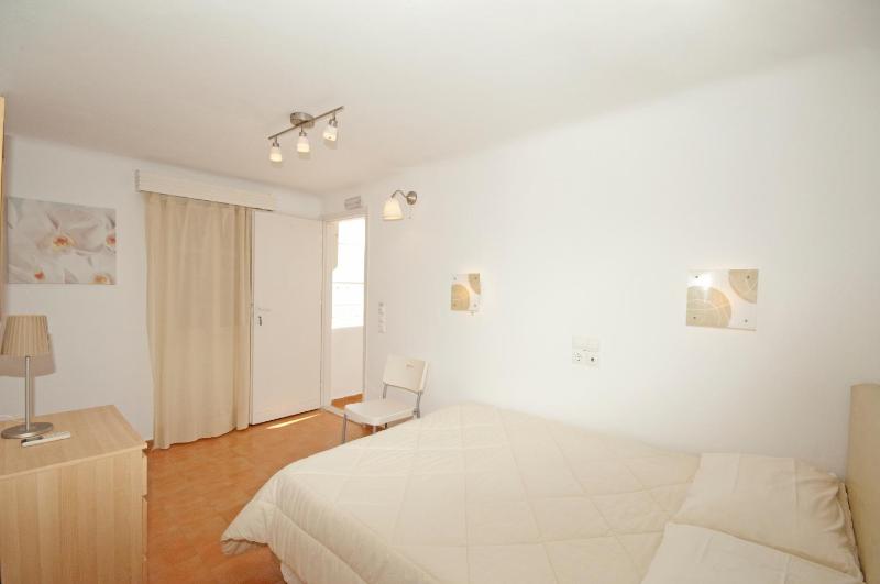 Karboni Hotel - image 3
