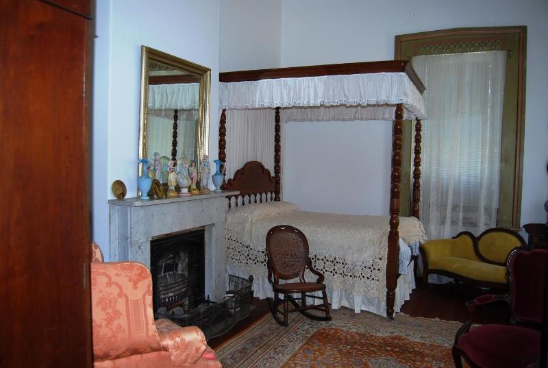 Suite with Shared Bathroom  image 2