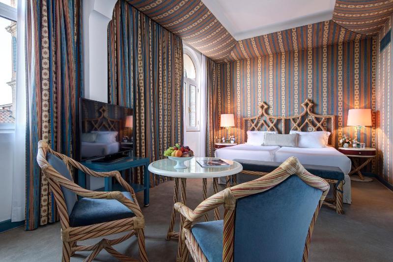 Classic Double or Twin Room image 3