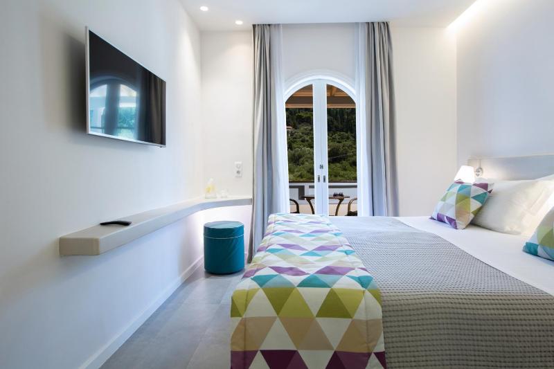 Deluxe King Room image 4