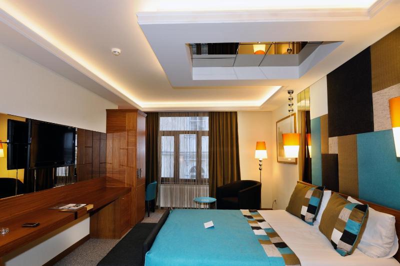 Deluxe Double Room image 3