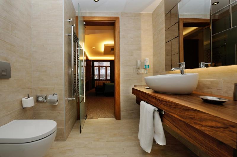 Deluxe Double Room image 3