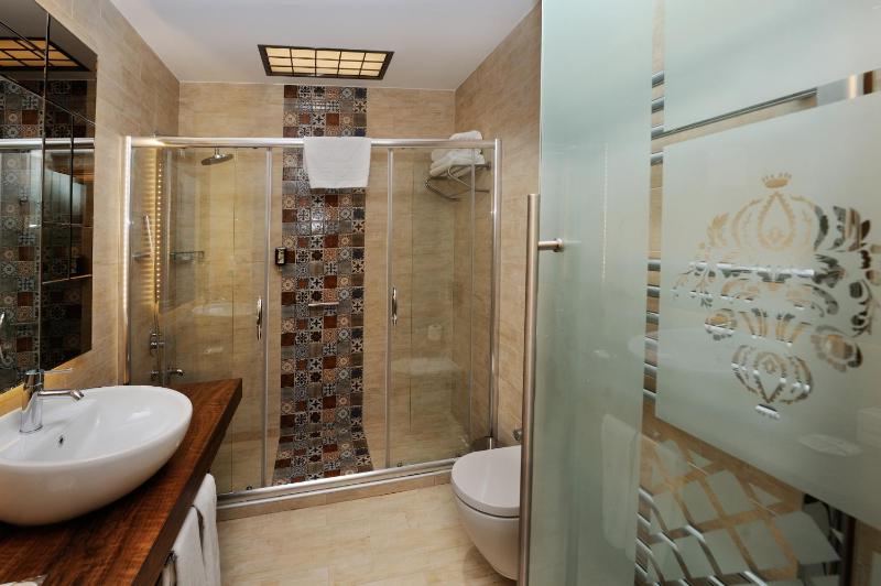 Deluxe Double Room image 2